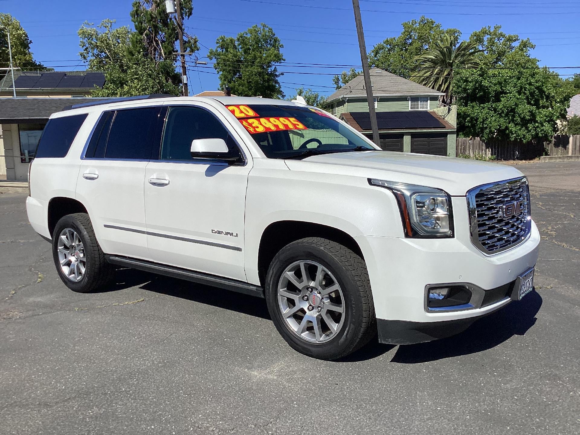 2020 GMC Yukon Denali in White Frost Tricoat — front three-quarter view