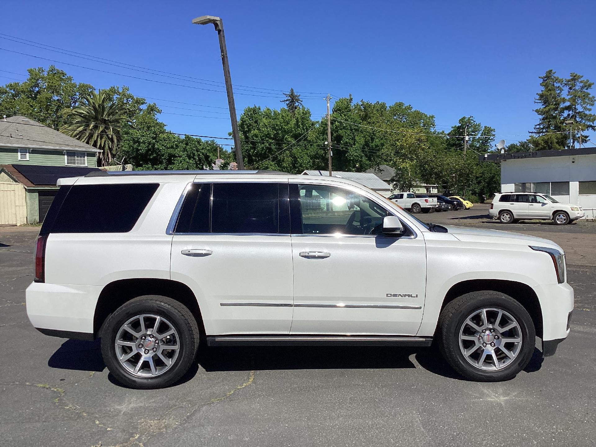 2020 GMC Yukon — side profile view
