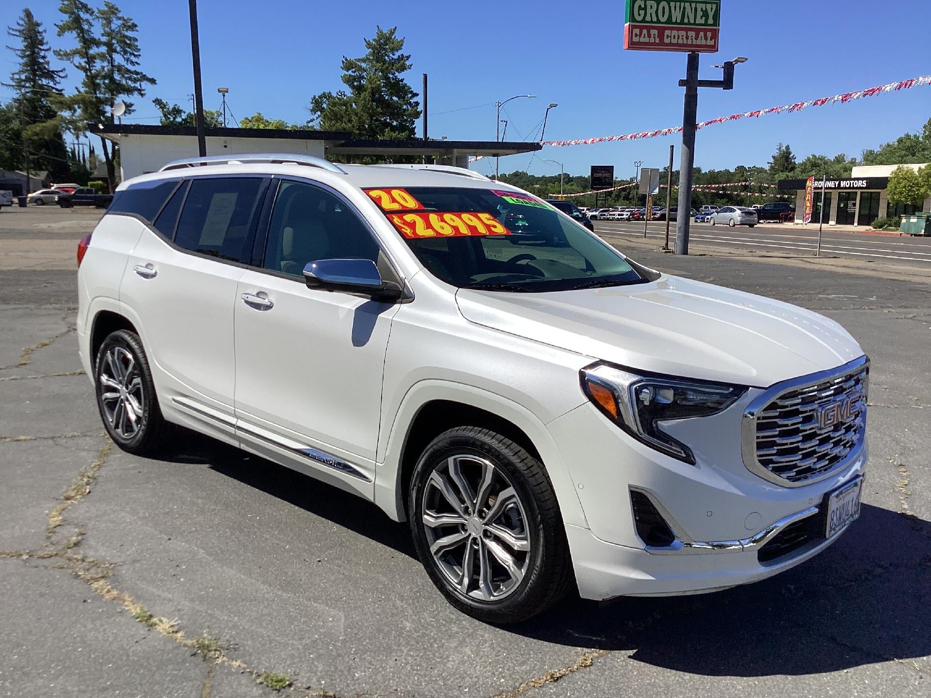 2020 GMC Terrain Denali in White Frost Tricoat — front three-quarter view